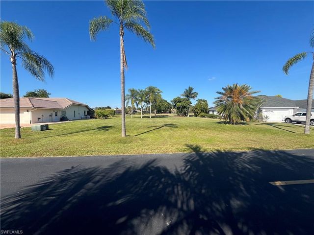 9954 Ortega LN, Bonita Springs, FL 34135
