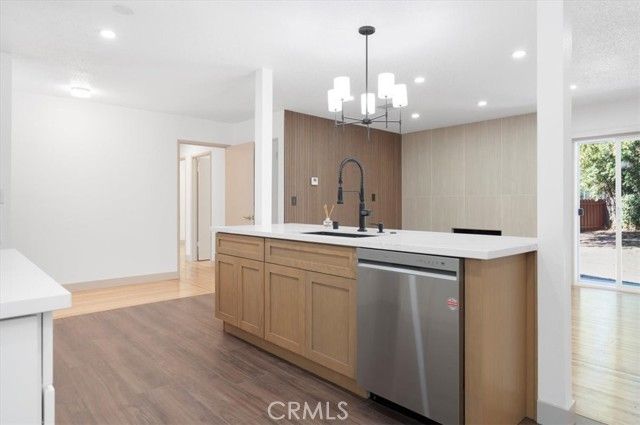 8581 Owensmouth, Canoga Park (los Angeles), CA 91304