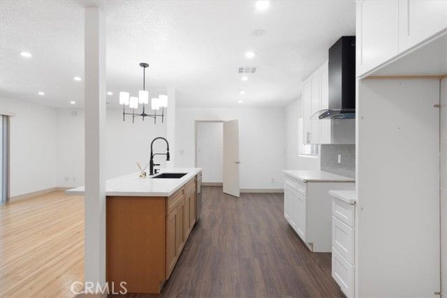 8581 Owensmouth, Canoga Park (los Angeles), CA 91304