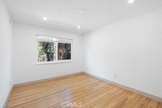 8581 Owensmouth, Canoga Park (los Angeles), CA 91304