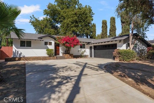 8581 Owensmouth, Canoga Park (los Angeles), CA 91304