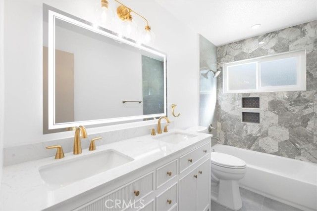 8581 Owensmouth, Canoga Park (los Angeles), CA 91304