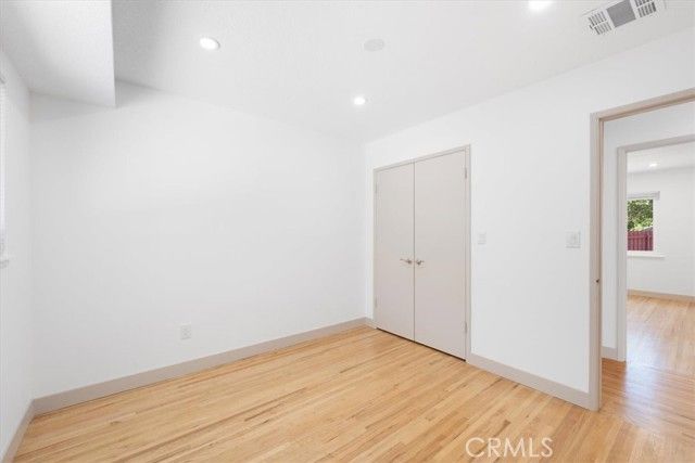 8581 Owensmouth, Canoga Park (los Angeles), CA 91304