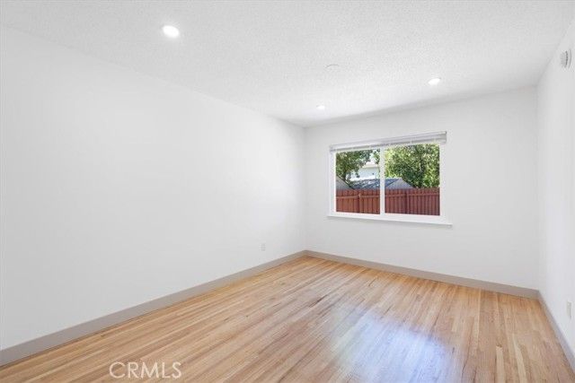 8581 Owensmouth, Canoga Park (los Angeles), CA 91304