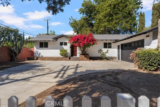 8581 Owensmouth, Canoga Park (los Angeles), CA 91304