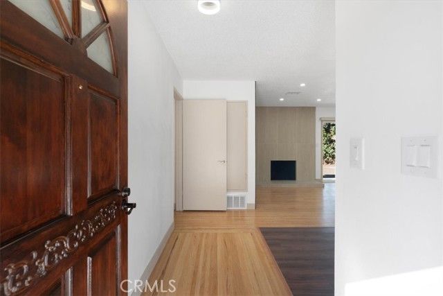 8581 Owensmouth, Canoga Park (los Angeles), CA 91304