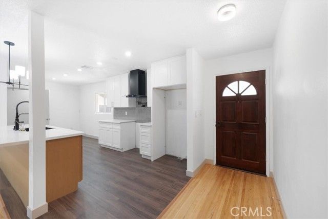 8581 Owensmouth, Canoga Park (los Angeles), CA 91304