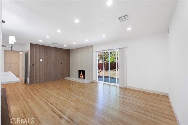 8581 Owensmouth, Canoga Park (los Angeles), CA 91304