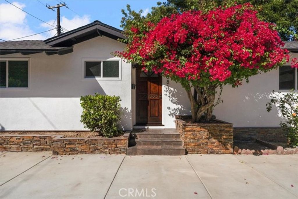 8581 Owensmouth, Canoga Park (los Angeles), CA 91304