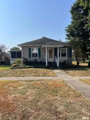 103 E FLORENCE Street, Sesser, IL 62844