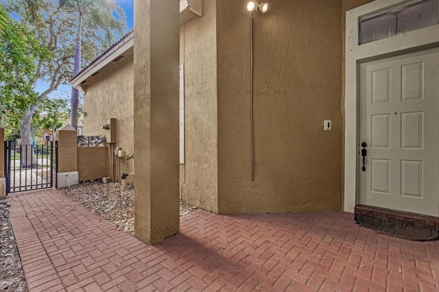 5828 NW 121st Avenue, Coral Springs, FL 33076