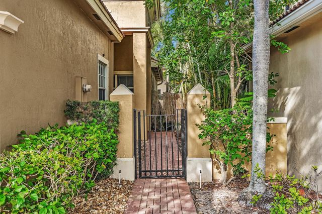 5828 NW 121st Avenue, Coral Springs, FL 33076