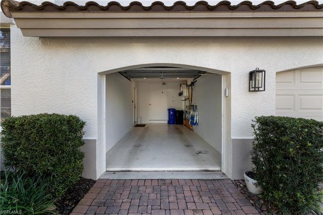 193 Colonade CIR 1506, Naples, FL 34103