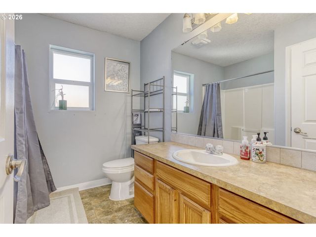 147 Sw WRIGHT Ave, Troutdale, OR 97060