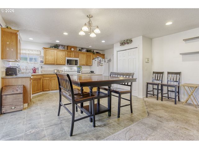 147 Sw WRIGHT Ave, Troutdale, OR 97060