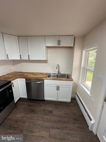136 N RAILROAD ST, Annville, PA 17003