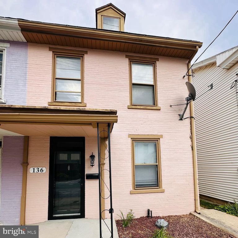 136 N RAILROAD ST, Annville, PA 17003