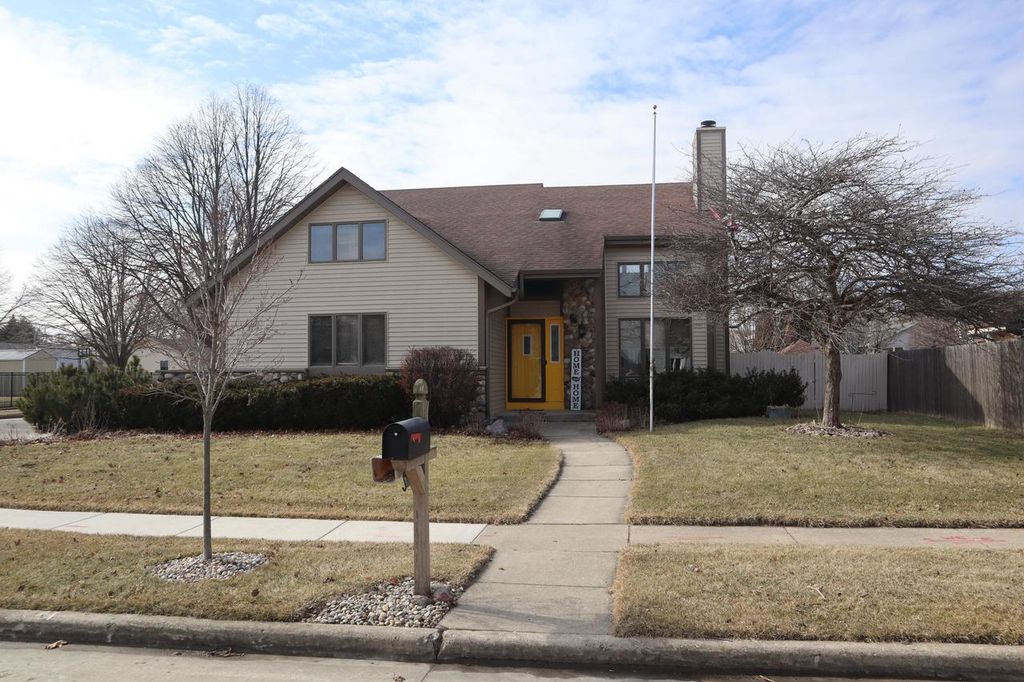 8126 61st AVENUE, Kenosha, WI 53142