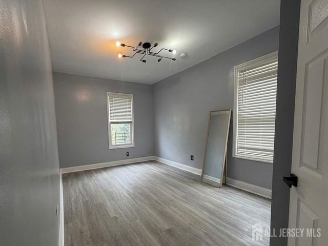 280 S 6th Street 2, Newark, NJ 07103