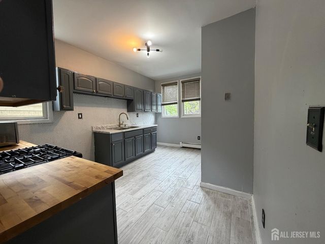 280 S 6th Street 2, Newark, NJ 07103