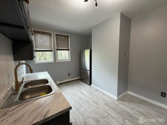 280 S 6th Street 2, Newark, NJ 07103