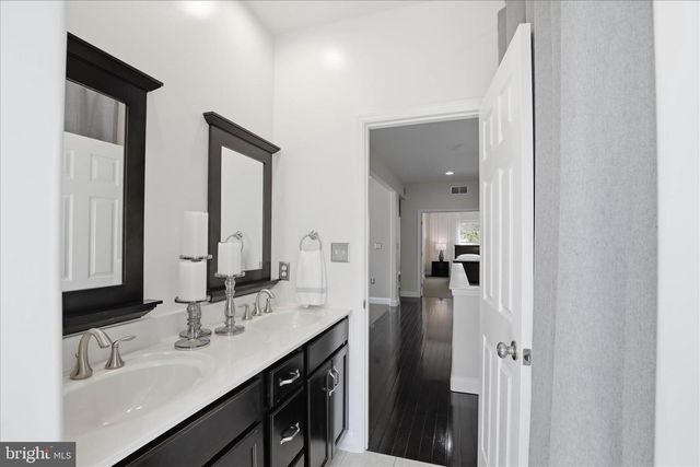 7 CRICKET GRN, Lancaster, PA 17602