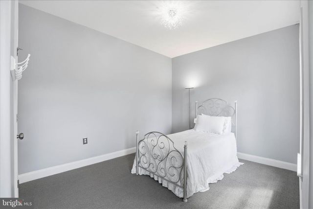7 CRICKET GRN, Lancaster, PA 17602