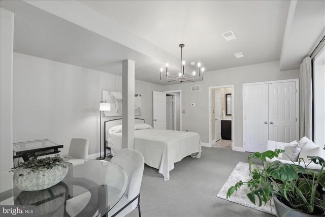 7 CRICKET GRN, Lancaster, PA 17602