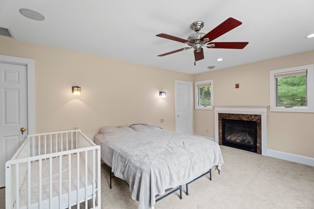 40 Abbey Court, Cheshire, CT 06410