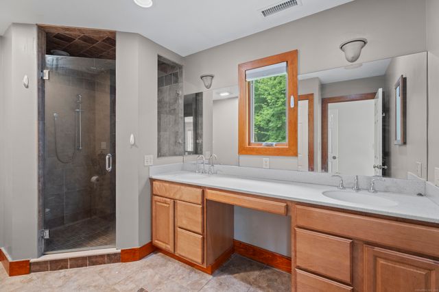 40 Abbey Court, Cheshire, CT 06410