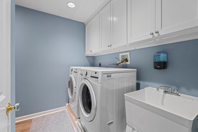 40 Abbey Court, Cheshire, CT 06410