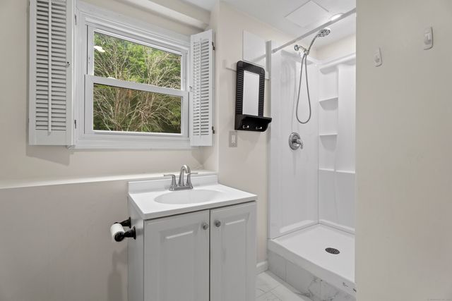 40 Abbey Court, Cheshire, CT 06410