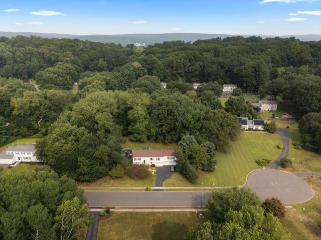 40 Abbey Court, Cheshire, CT 06410