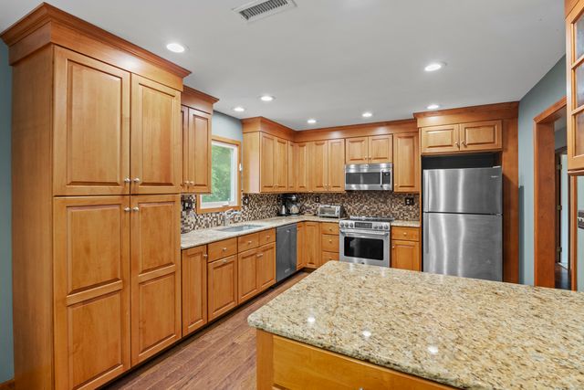 40 Abbey Court, Cheshire, CT 06410