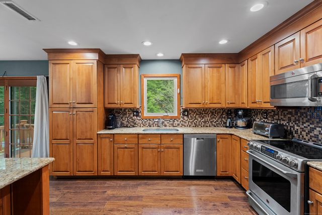 40 Abbey Court, Cheshire, CT 06410