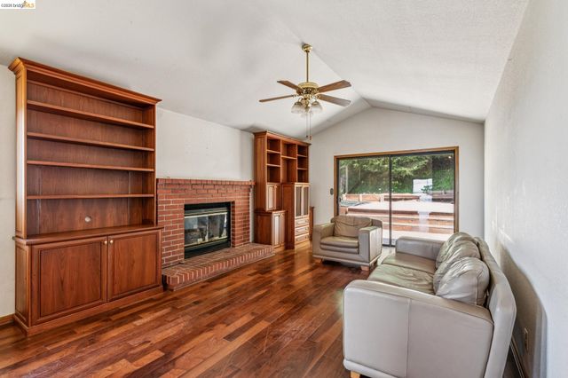 3510 Brunell Dr, Oakland, CA 94602