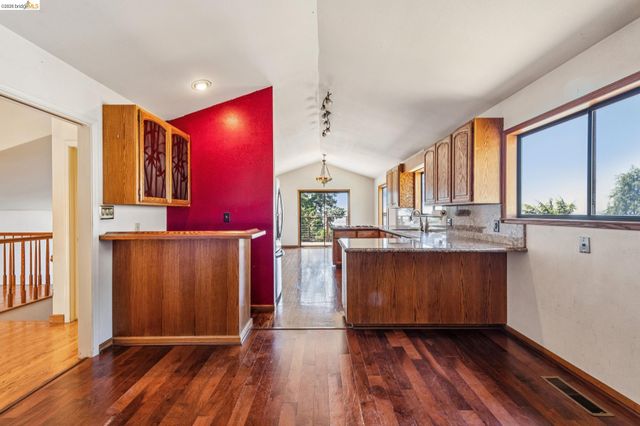 3510 Brunell Dr, Oakland, CA 94602