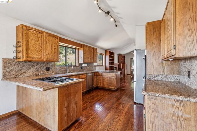 3510 Brunell Dr, Oakland, CA 94602