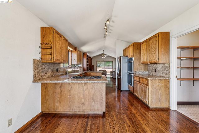 3510 Brunell Dr, Oakland, CA 94602