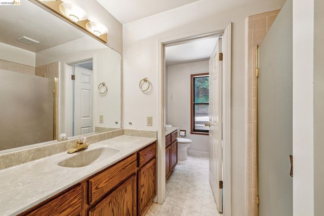 3510 Brunell Dr, Oakland, CA 94602
