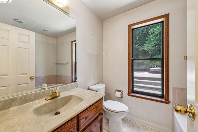 3510 Brunell Dr, Oakland, CA 94602