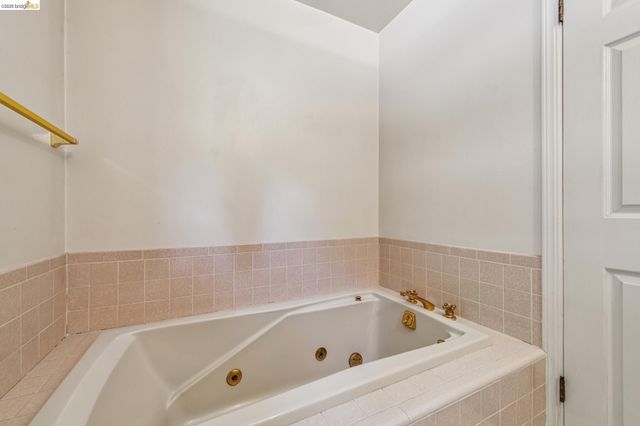 3510 Brunell Dr, Oakland, CA 94602