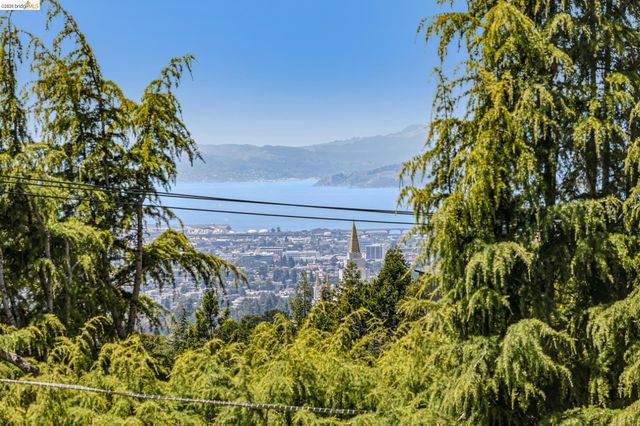 3510 Brunell Dr, Oakland, CA 94602