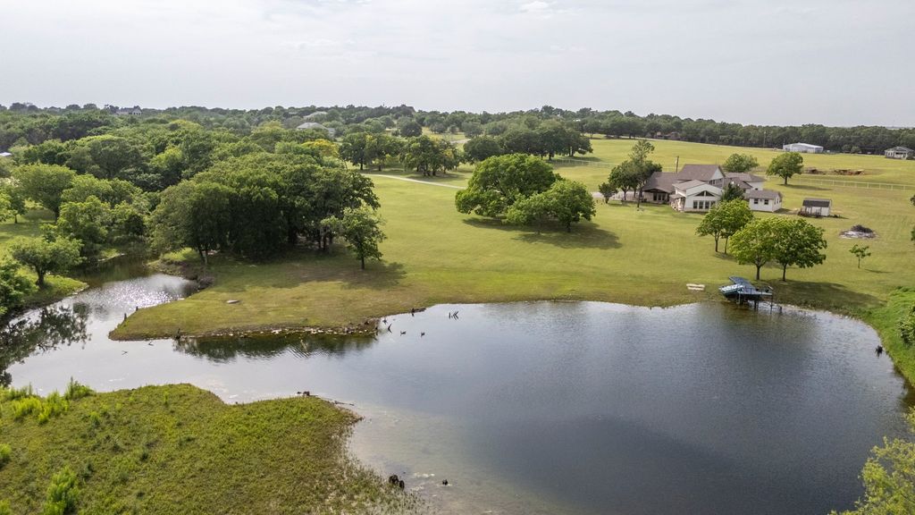 344 Clear Lake Lane, Weatherford, TX 76087