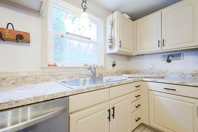 75 Lake St, Uxbridge, MA 01569