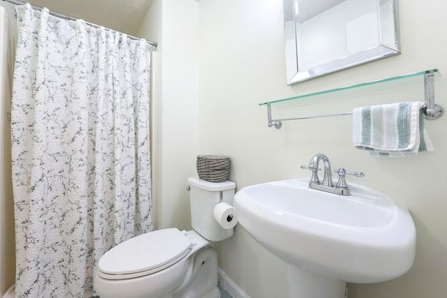 75 Lake St, Uxbridge, MA 01569