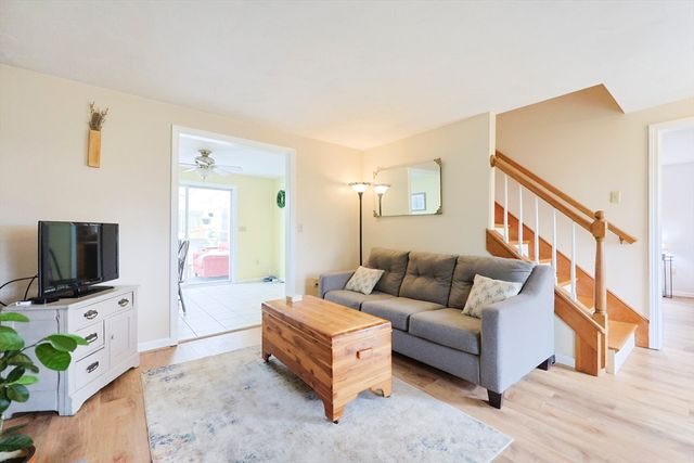 75 Lake St, Uxbridge, MA 01569