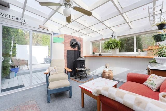 75 Lake St, Uxbridge, MA 01569