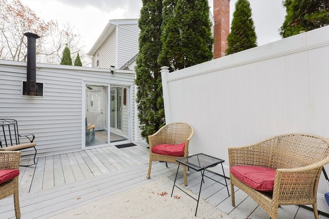 75 Lake St, Uxbridge, MA 01569