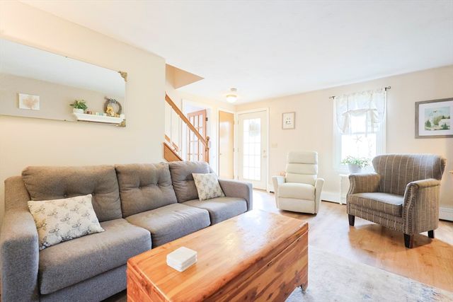 75 Lake St, Uxbridge, MA 01569